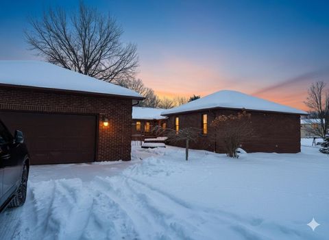 Photo of 15689 Prospect Road, Strongsville, OH 44149 (MLS # 226003999)