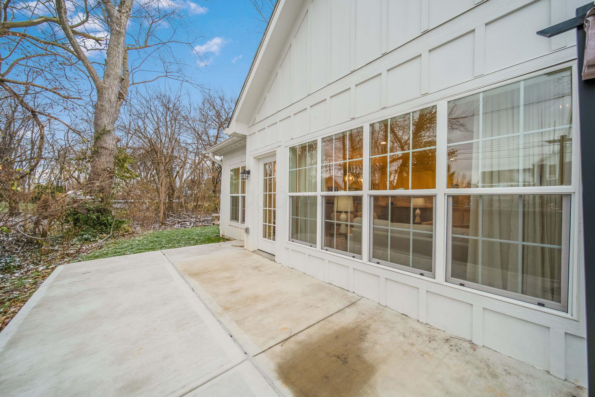 3924 Logan Court, Hilliard, Ohio image 4