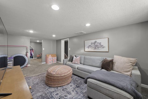 Tiny photo for 271 E Jenkins Avenue, Columbus, OH 43207 (MLS # 226035620)