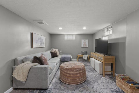 Tiny photo for 271 E Jenkins Avenue, Columbus, OH 43207 (MLS # 226035620)