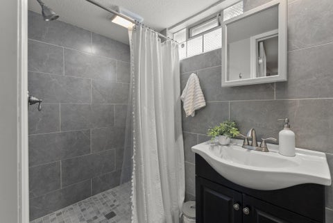 Tiny photo for 271 E Jenkins Avenue, Columbus, OH 43207 (MLS # 226035620)