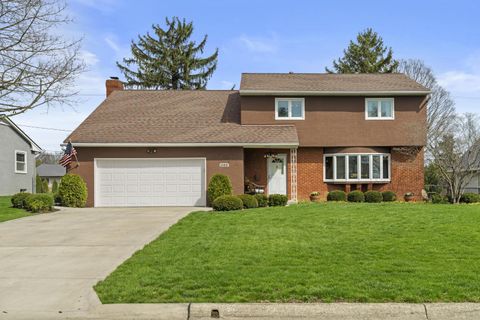 Photo of 1088 Parkleigh Road, Columbus, OH 43220 (MLS # 226010523)