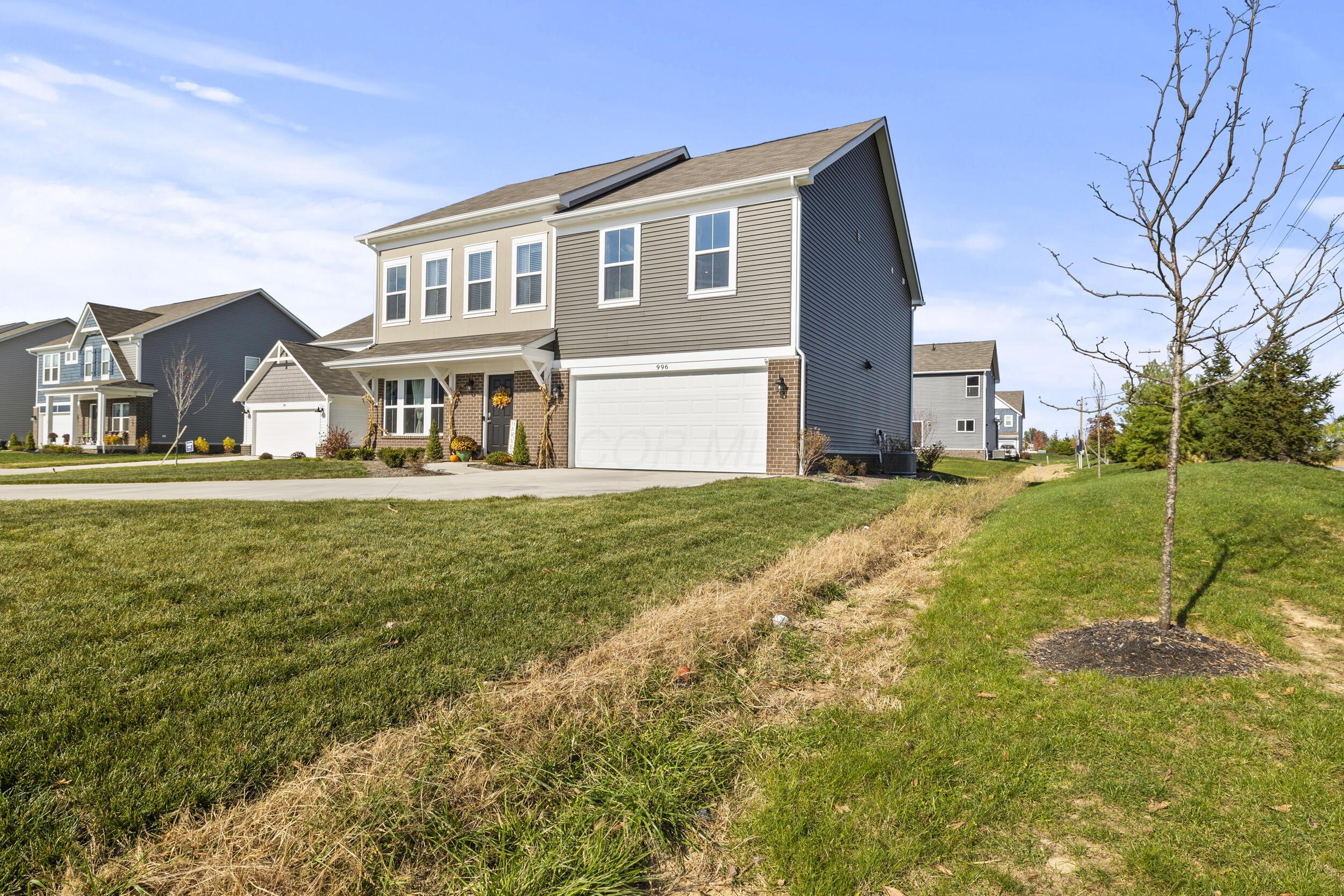 996 Beehive Grove, Grove City, Ohio image 2