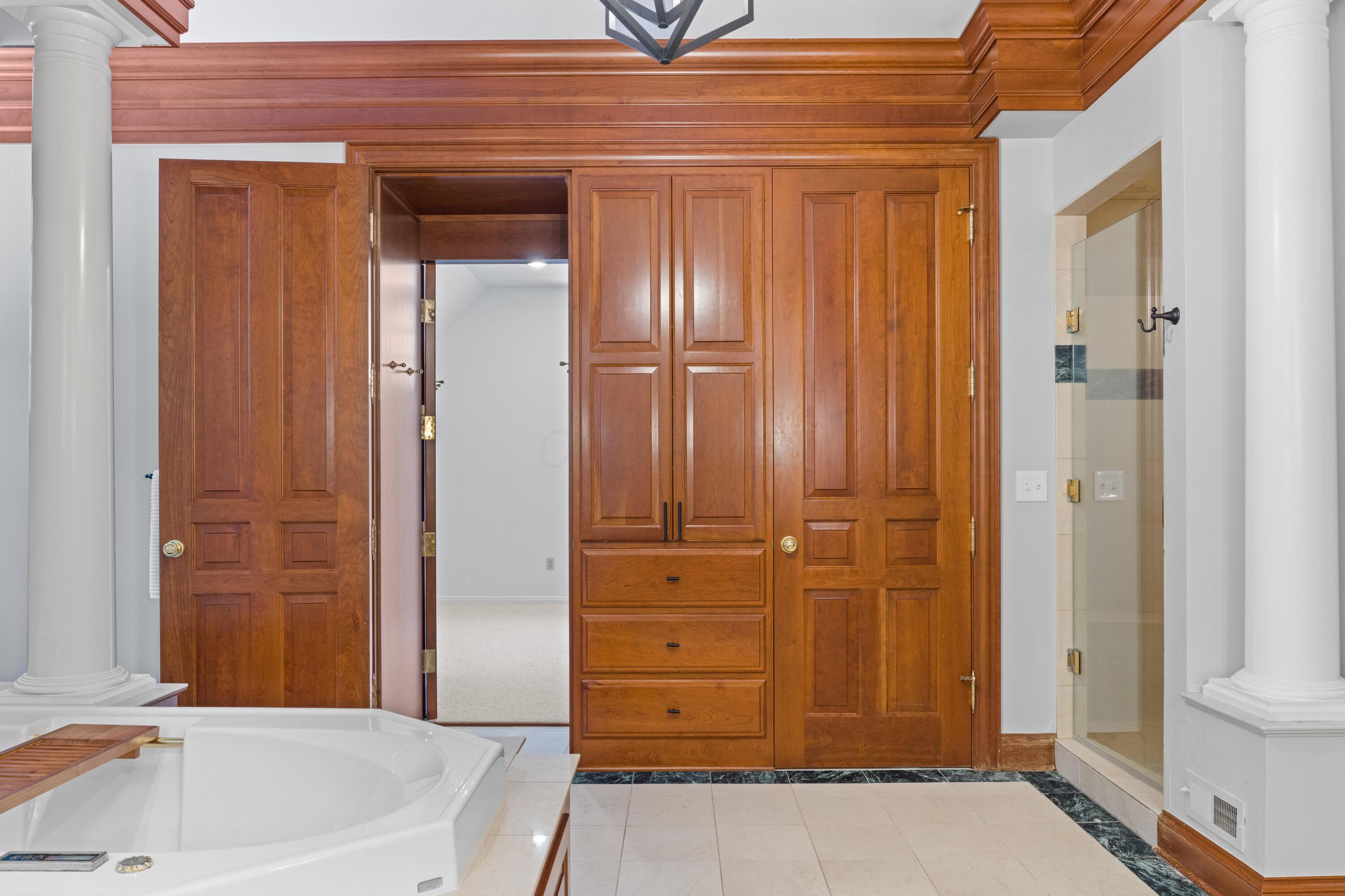Sunbury, Ohio, 43074, United States, 5 Bedrooms Bedrooms, ,7 BathroomsBathrooms,Residential,Active,1912834
