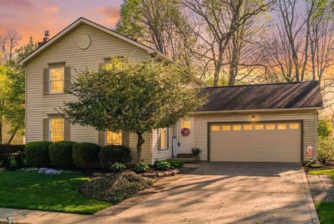 Photo of 5228 Hialeah Court, Columbus, OH 43221 (MLS # 226012731)