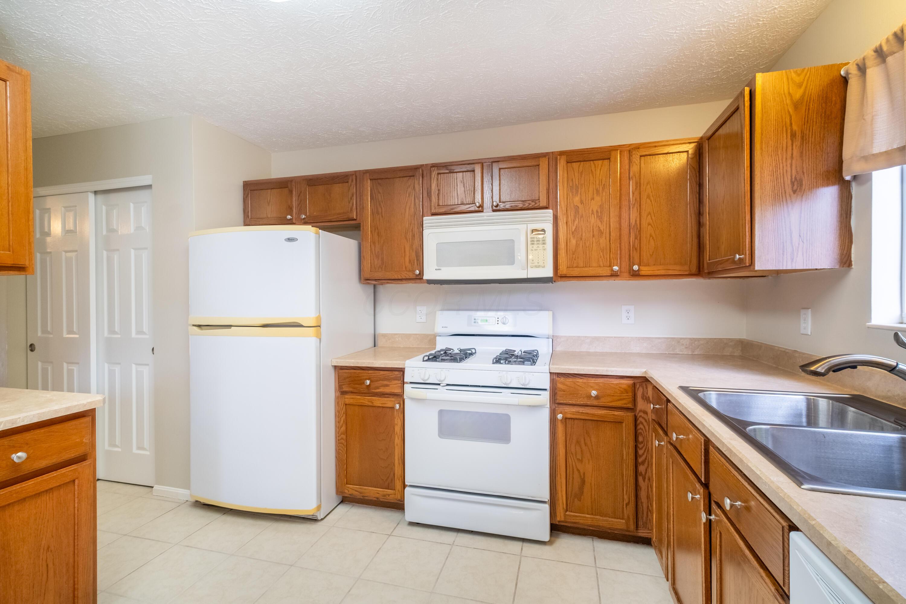 1353 Sentry Lane, Fairborn, Ohio image 13