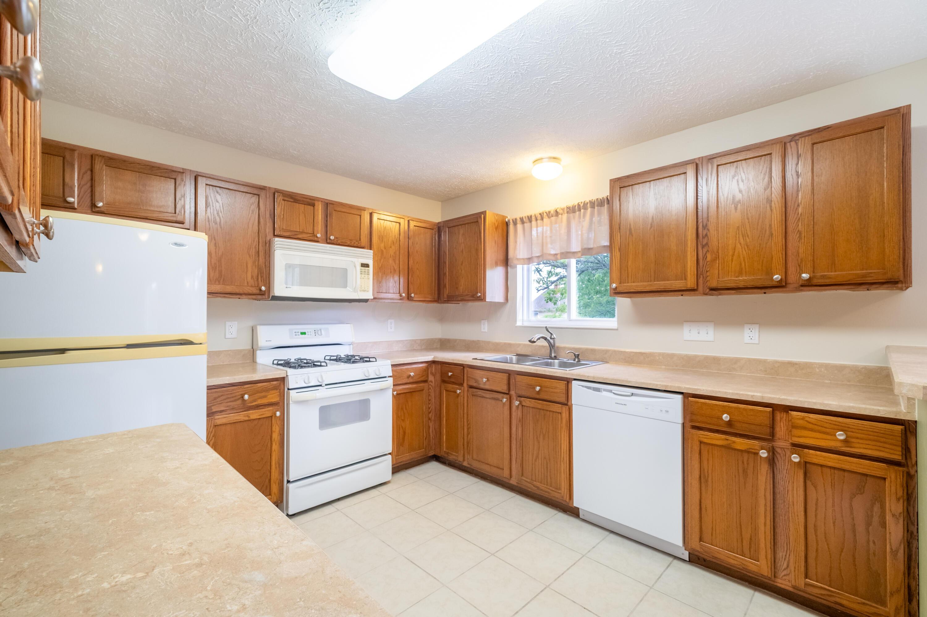 1353 Sentry Lane, Fairborn, Ohio image 14