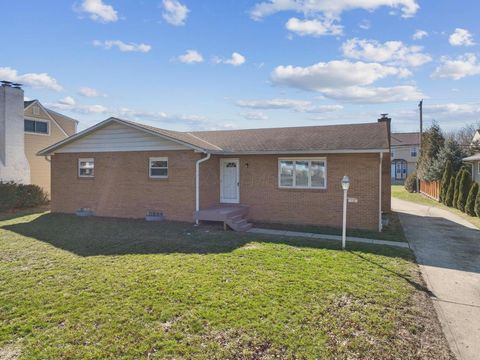 Photo of 2691 Maplewood Drive, Columbus, OH 43231 (MLS # 226006846)