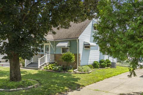 Tiny photo for 400 Maple Drive, Columbus, OH 43228 (MLS # 226030029)