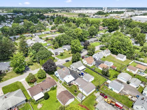 Tiny photo for 400 Maple Drive, Columbus, OH 43228 (MLS # 226030029)