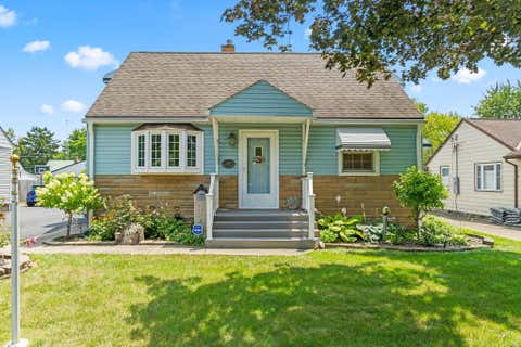 Photo of 400 Maple Drive, Columbus, OH 43228 (MLS # 226030029)