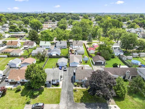 Tiny photo for 400 Maple Drive, Columbus, OH 43228 (MLS # 226030029)