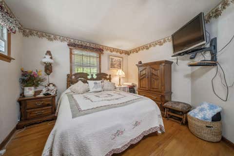 Tiny photo for 400 Maple Drive, Columbus, OH 43228 (MLS # 226030029)