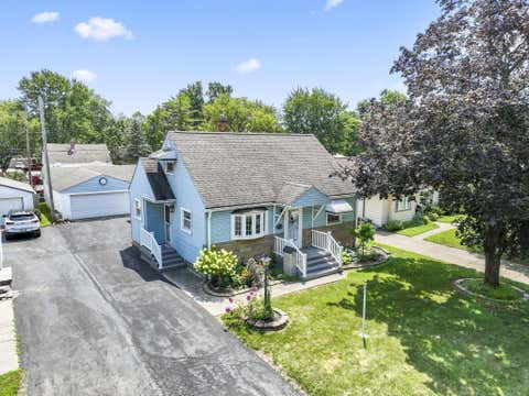 Tiny photo for 400 Maple Drive, Columbus, OH 43228 (MLS # 226030029)
