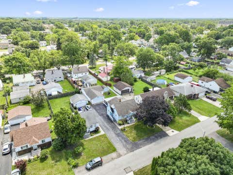 Tiny photo for 400 Maple Drive, Columbus, OH 43228 (MLS # 226030029)
