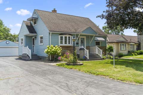 Tiny photo for 400 Maple Drive, Columbus, OH 43228 (MLS # 226030029)