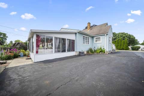 Tiny photo for 400 Maple Drive, Columbus, OH 43228 (MLS # 226030029)