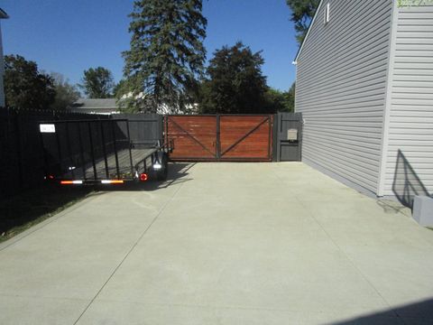 Tiny photo for 3159 Vauxhall Drive, Columbus, OH 43204 (MLS # 225037596)