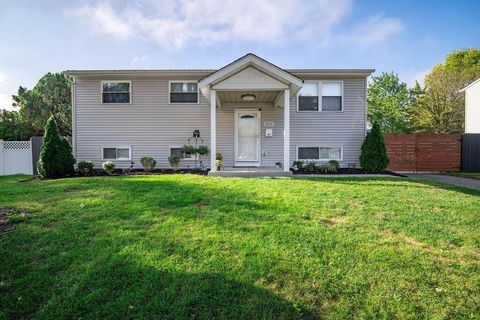 Photo of 3159 Vauxhall Drive, Columbus, OH 43204 (MLS # 225037596)