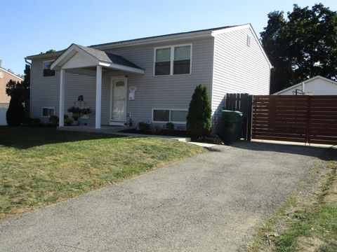 Tiny photo for 3159 Vauxhall Drive, Columbus, OH 43204 (MLS # 225037596)