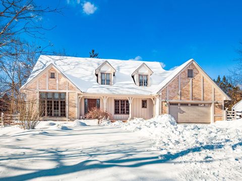 Photo of 812 Hard Road, Columbus, OH 43235 (MLS # 226002798)