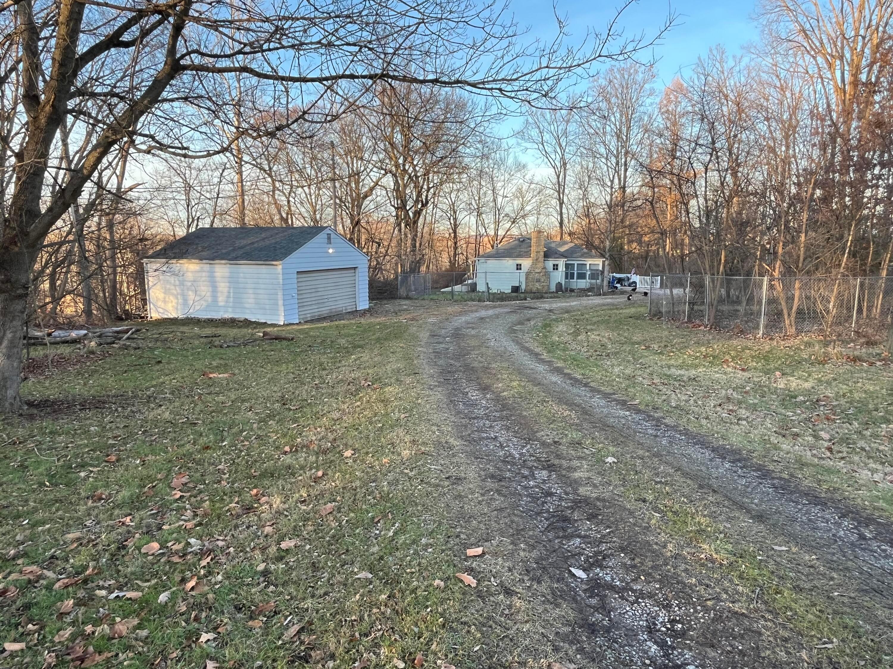 898 Hazel Avenue, Heath, Ohio image 1