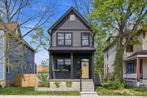 Photo of 1330 Oak Street, Columbus, OH 43205 (MLS # 226013129)