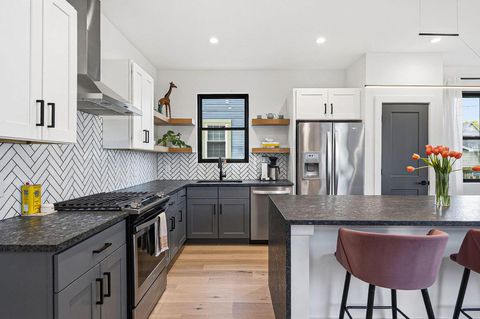 Tiny photo for 1330 Oak Street, Columbus, OH 43205 (MLS # 226013129)