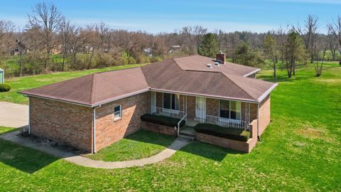 Photo of 6395 Royalton Drive, Galloway, OH 43119 (MLS # 226009514)