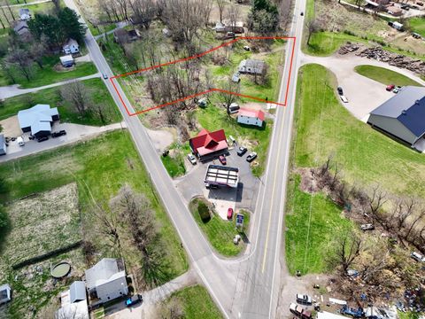 Photo of 4949 Cincinnati Zanesville Road NE, Lancaster, OH 43130 (MLS # 226009689)