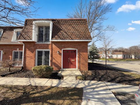 Photo of 2861 Chateau Circle 22 #22, Columbus, OH 43221 (MLS # 226005098)