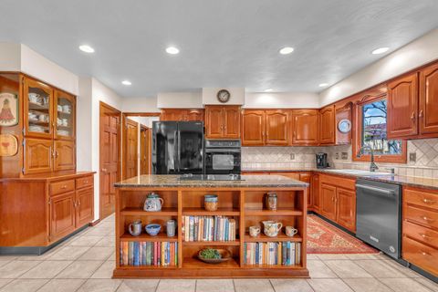 Tiny photo for 1176 Scarlet Court, Westerville, OH 43081 (MLS # 226012986)