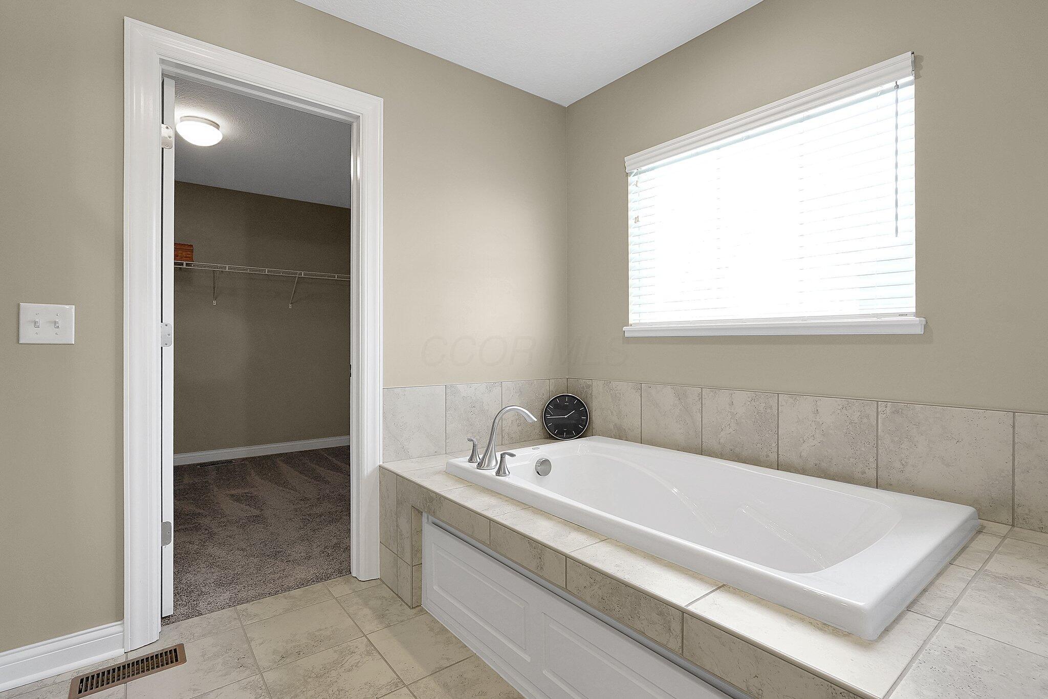 1241 Mcclish Court, Grove City, Ohio image 36