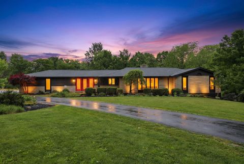 Photo of 225 Edwards Road, Johnstown, OH 43031 (MLS # 226017716)