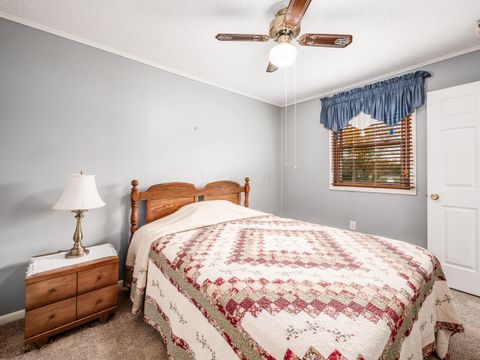 Tiny photo for 696 Williams Road, Columbus, OH 43207 (MLS # 225041910)