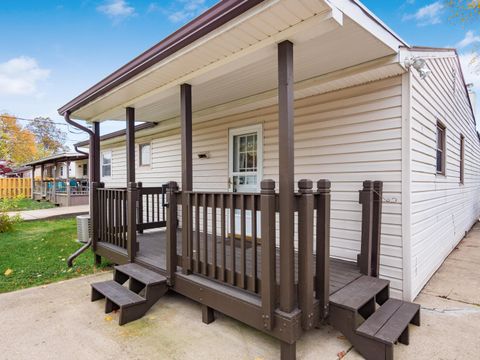 Tiny photo for 696 Williams Road, Columbus, OH 43207 (MLS # 225041910)