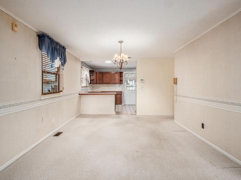 Tiny photo for 696 Williams Road, Columbus, OH 43207 (MLS # 225041910)