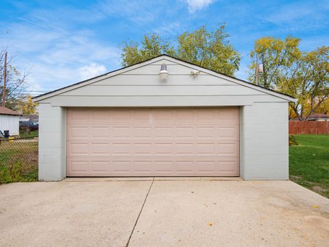 Tiny photo for 696 Williams Road, Columbus, OH 43207 (MLS # 225041910)