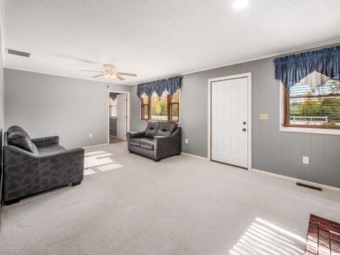 Tiny photo for 696 Williams Road, Columbus, OH 43207 (MLS # 225041910)