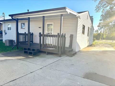 Tiny photo for 696 Williams Road, Columbus, OH 43207 (MLS # 225041910)