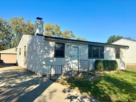 Tiny photo for 696 Williams Road, Columbus, OH 43207 (MLS # 225041910)