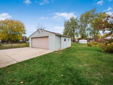 Tiny photo for 696 Williams Road, Columbus, OH 43207 (MLS # 225041910)