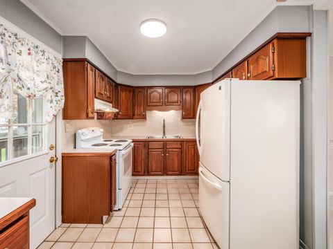 Tiny photo for 696 Williams Road, Columbus, OH 43207 (MLS # 225041910)