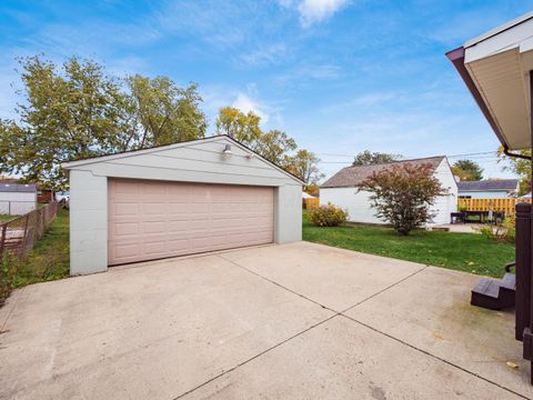 Tiny photo for 696 Williams Road, Columbus, OH 43207 (MLS # 225041910)