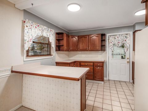 Tiny photo for 696 Williams Road, Columbus, OH 43207 (MLS # 225041910)