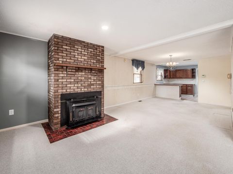 Tiny photo for 696 Williams Road, Columbus, OH 43207 (MLS # 225041910)