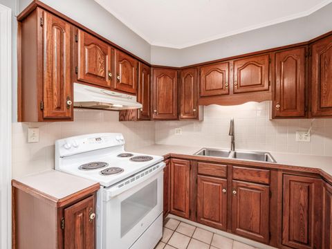 Tiny photo for 696 Williams Road, Columbus, OH 43207 (MLS # 225041910)