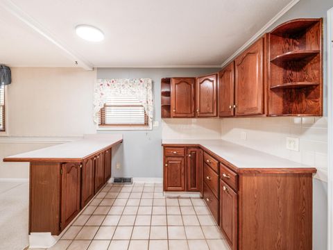 Tiny photo for 696 Williams Road, Columbus, OH 43207 (MLS # 225041910)