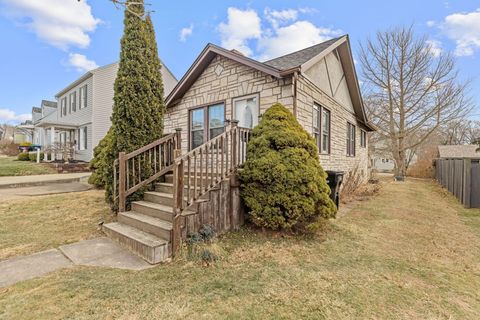 Photo of 1910 Euclid Avenue, Zanesville, OH 43701 (MLS # 226002660)