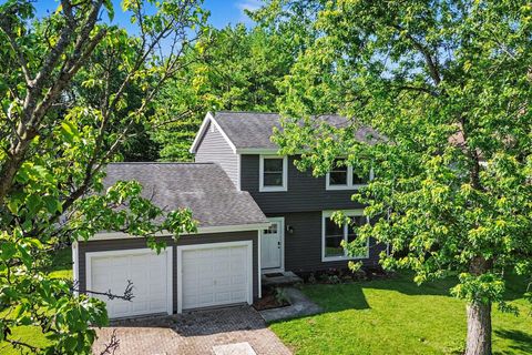 Photo of 445 High Meadows Village Drive, Powell, OH 43065 (MLS # 226019424)